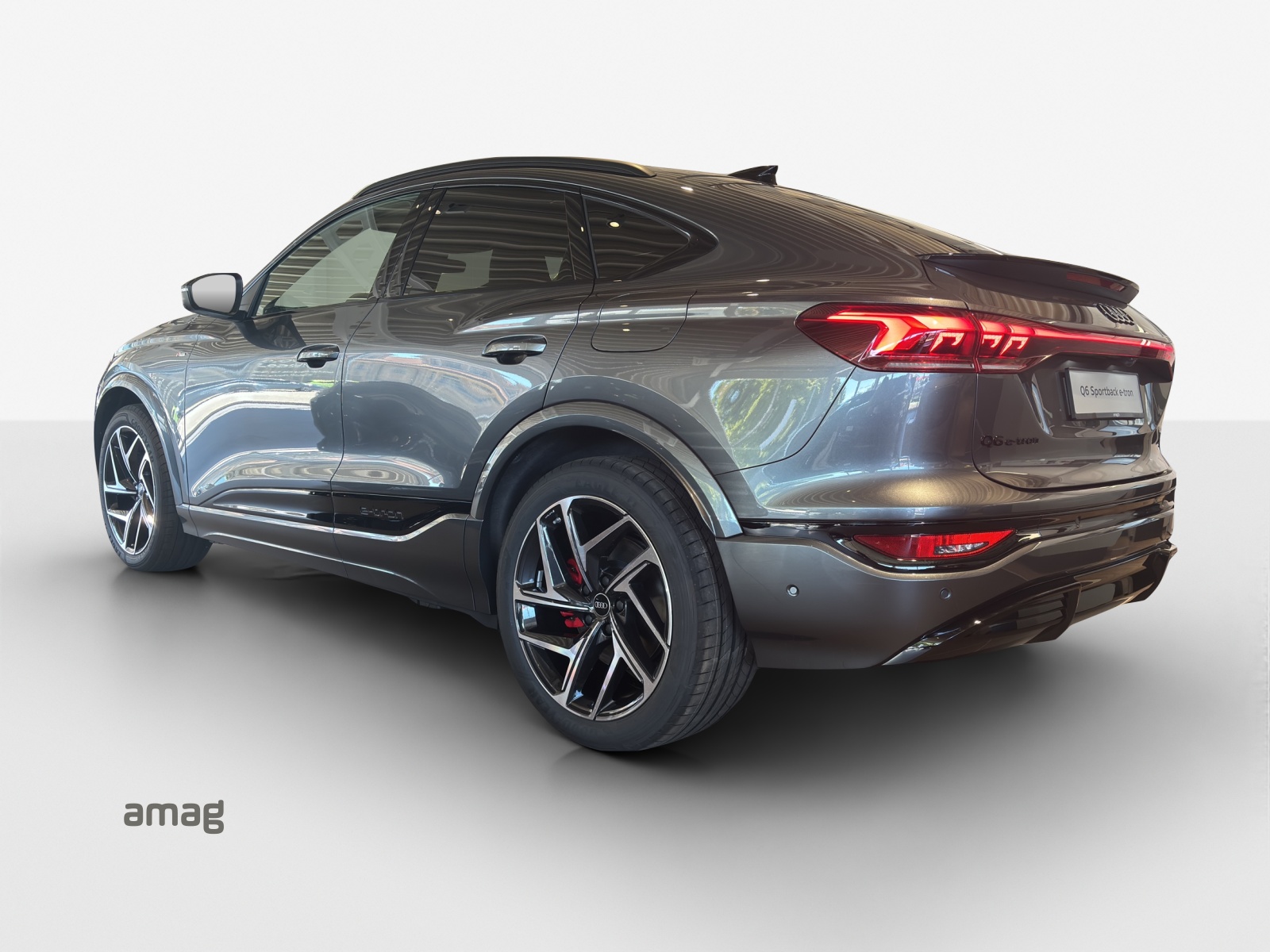 AUDI Q6 Sportback e-tron quattro-showroom-element-2