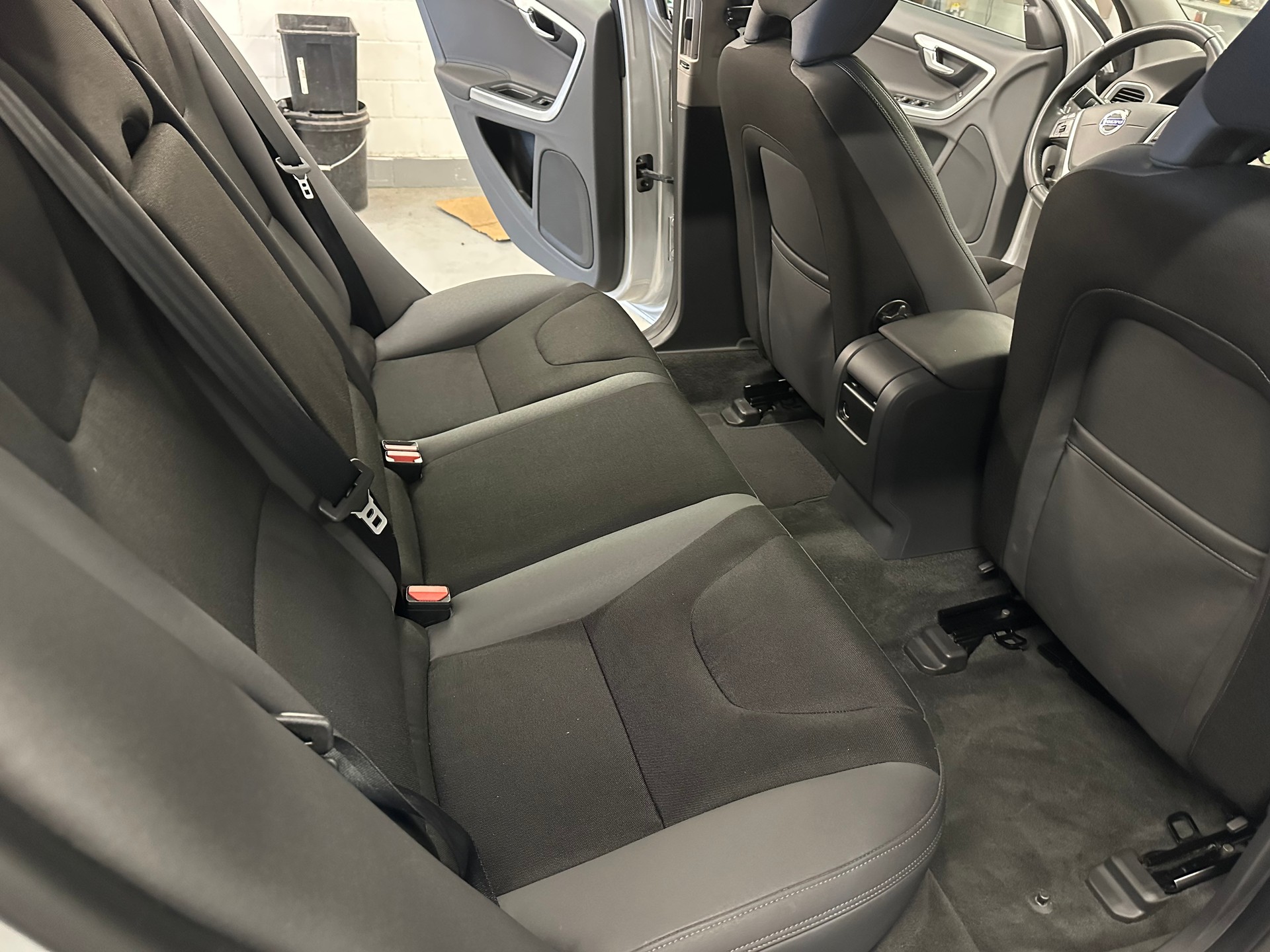 VOLVO V60 2.0T Powershift-image-6
