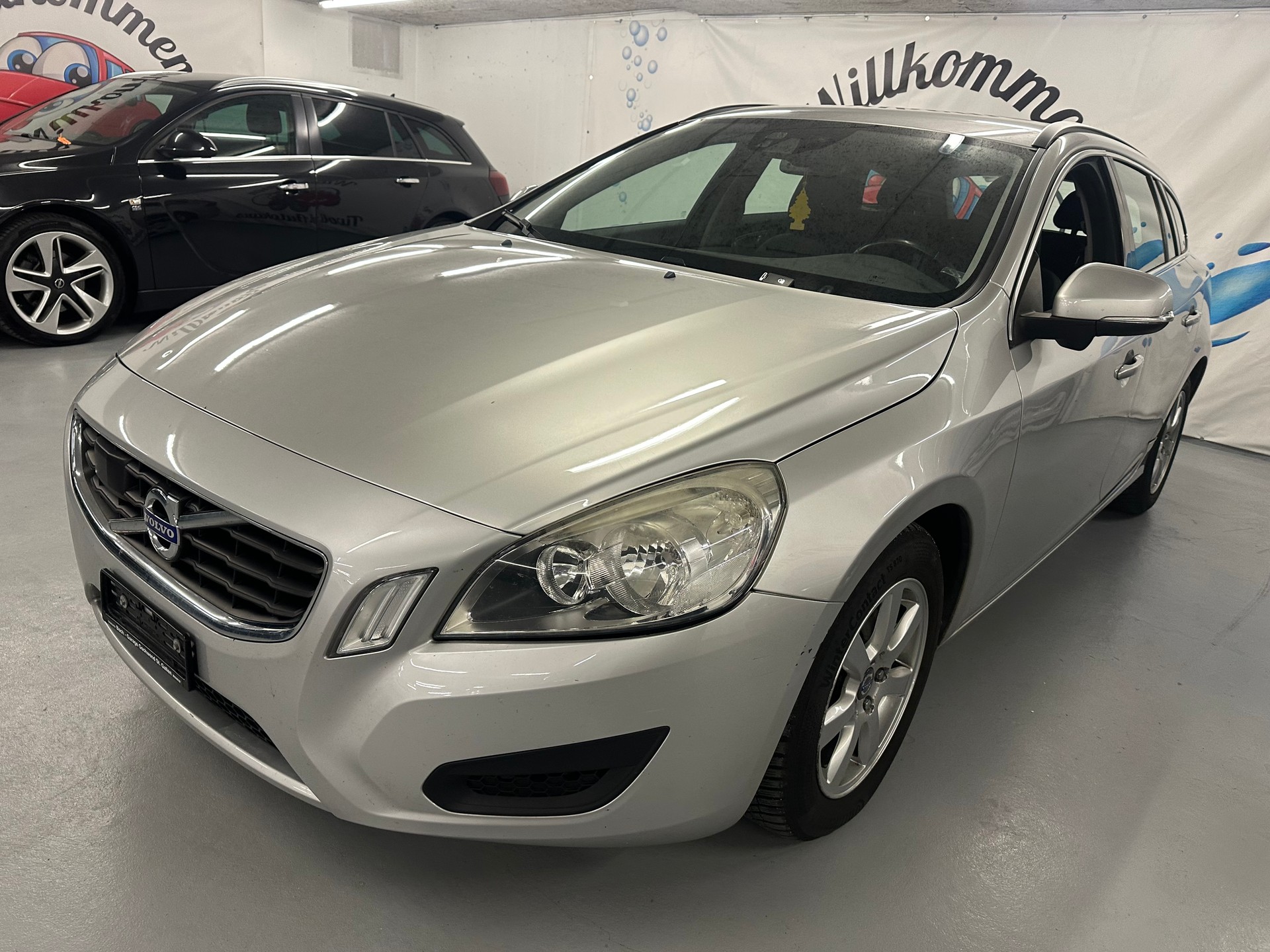 VOLVO V60 2.0T Powershift-image-2