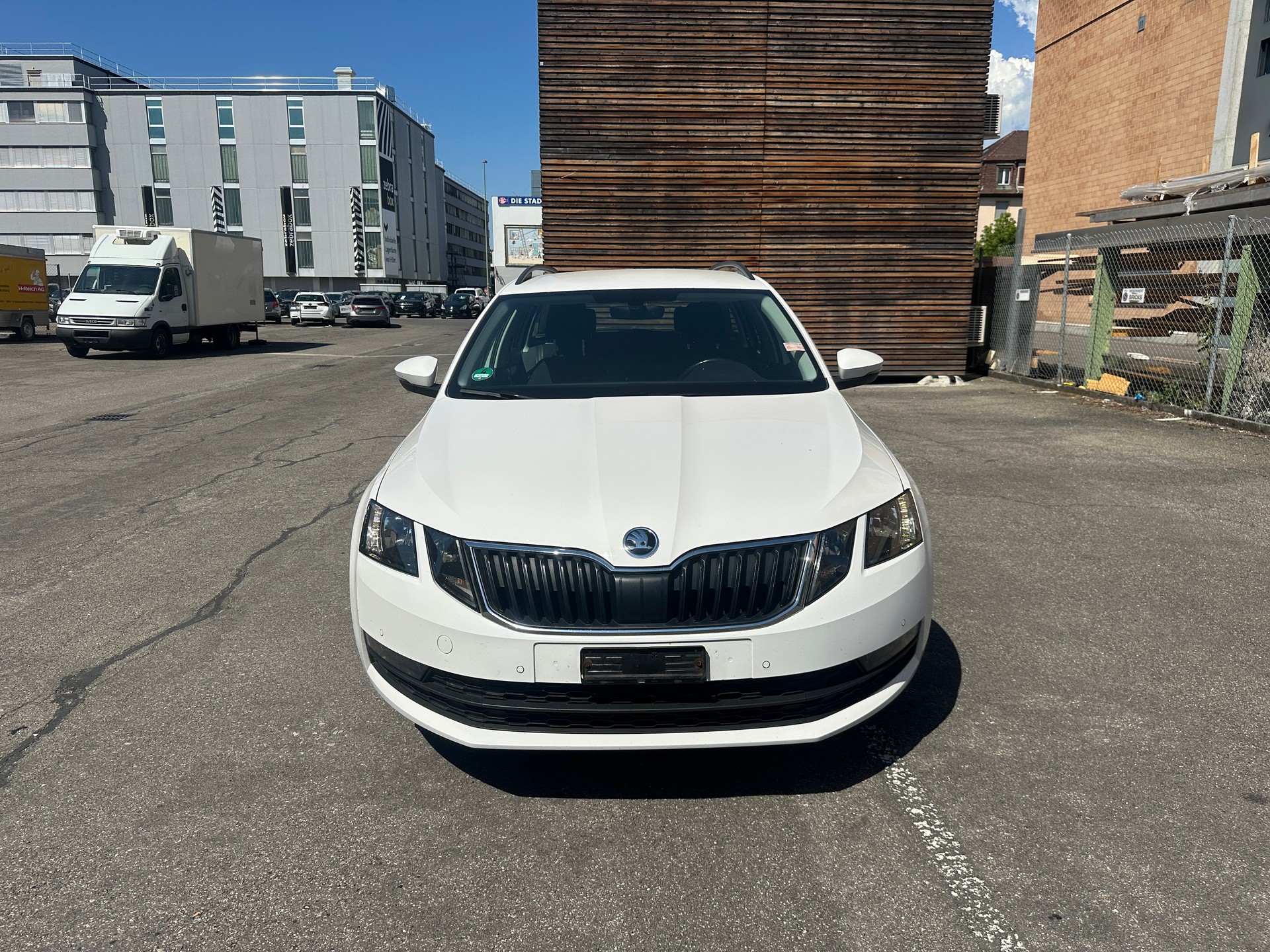SKODA Octavia Combi 2.0 TDI Style DSG-showroom-element-1