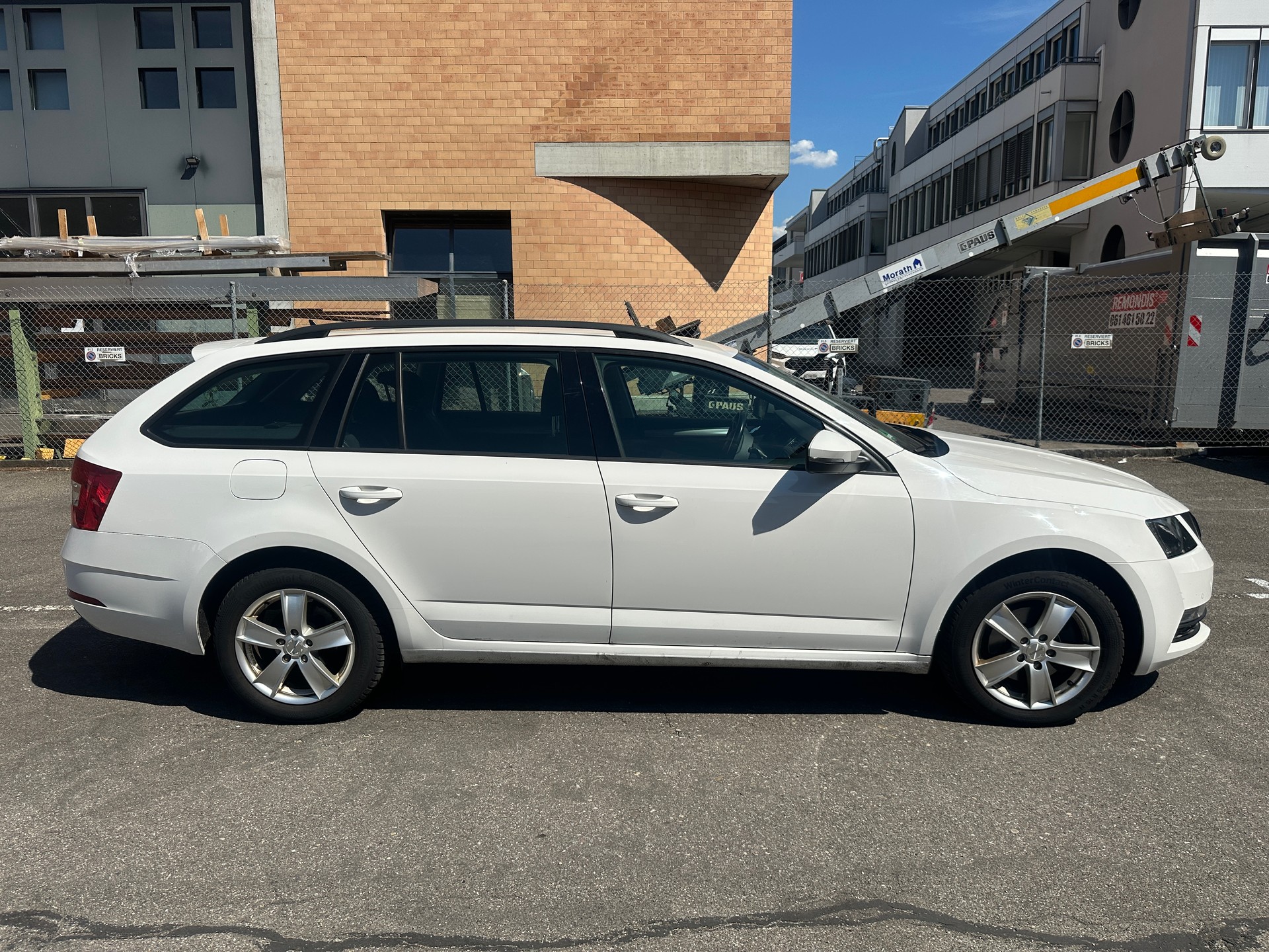 SKODA Octavia Combi 2.0 TDI Style DSG-image-6
