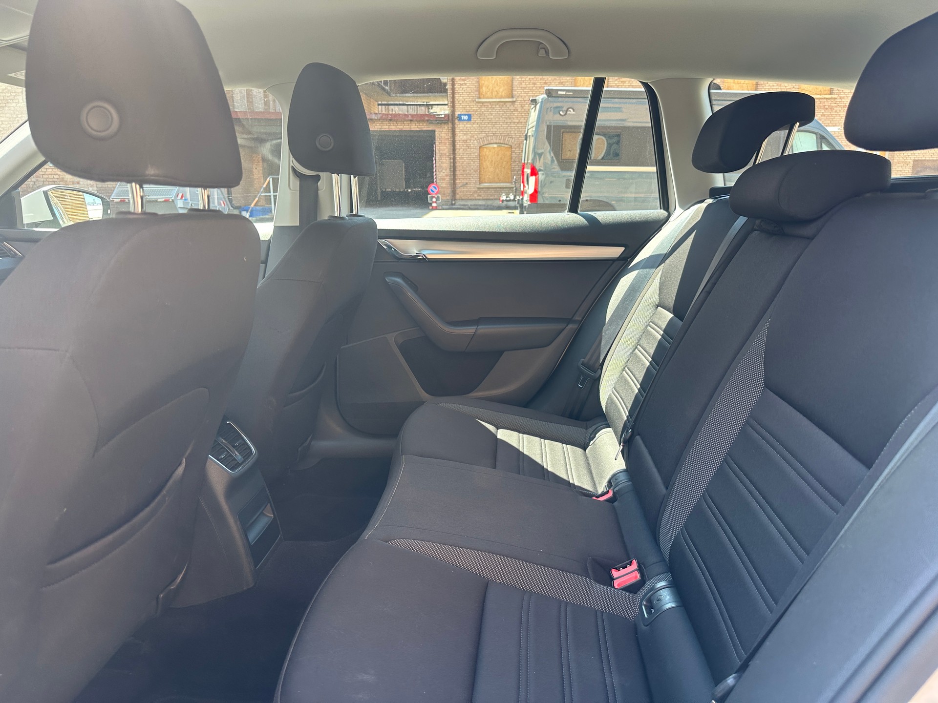 SKODA Octavia Combi 2.0 TDI Style DSG-image-9