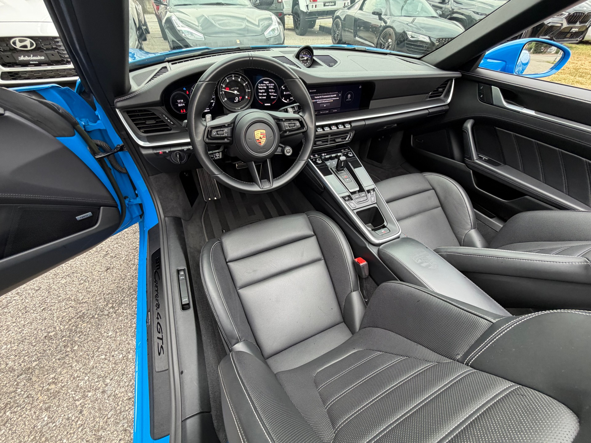PORSCHE 911 Carrera 4 GTS Cabriolet PDK-image-10