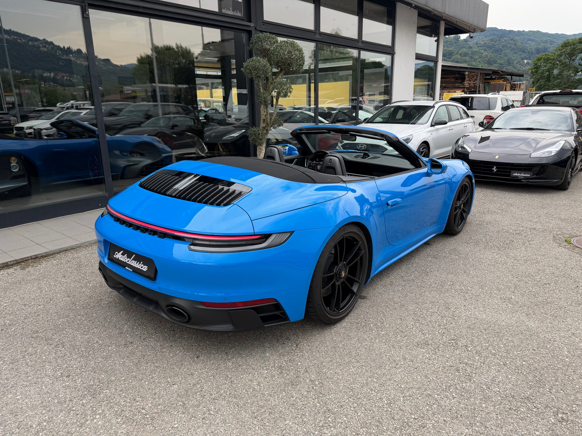 PORSCHE 911 Carrera 4 GTS Cabriolet PDK-image-8