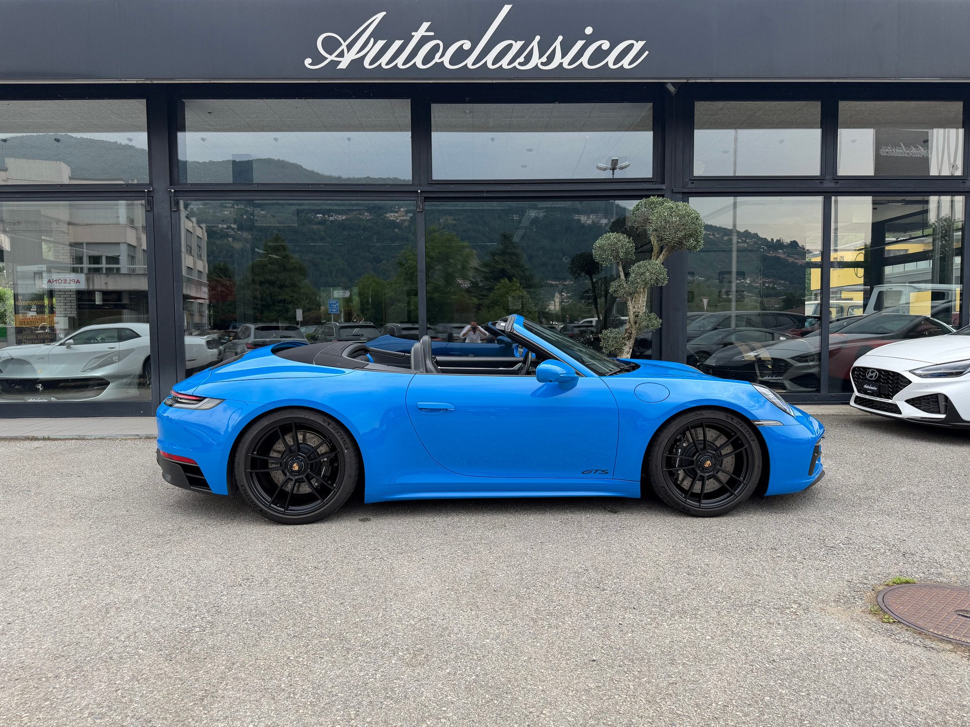 PORSCHE 911 Carrera 4 GTS Cabriolet PDK-showroom-element-3