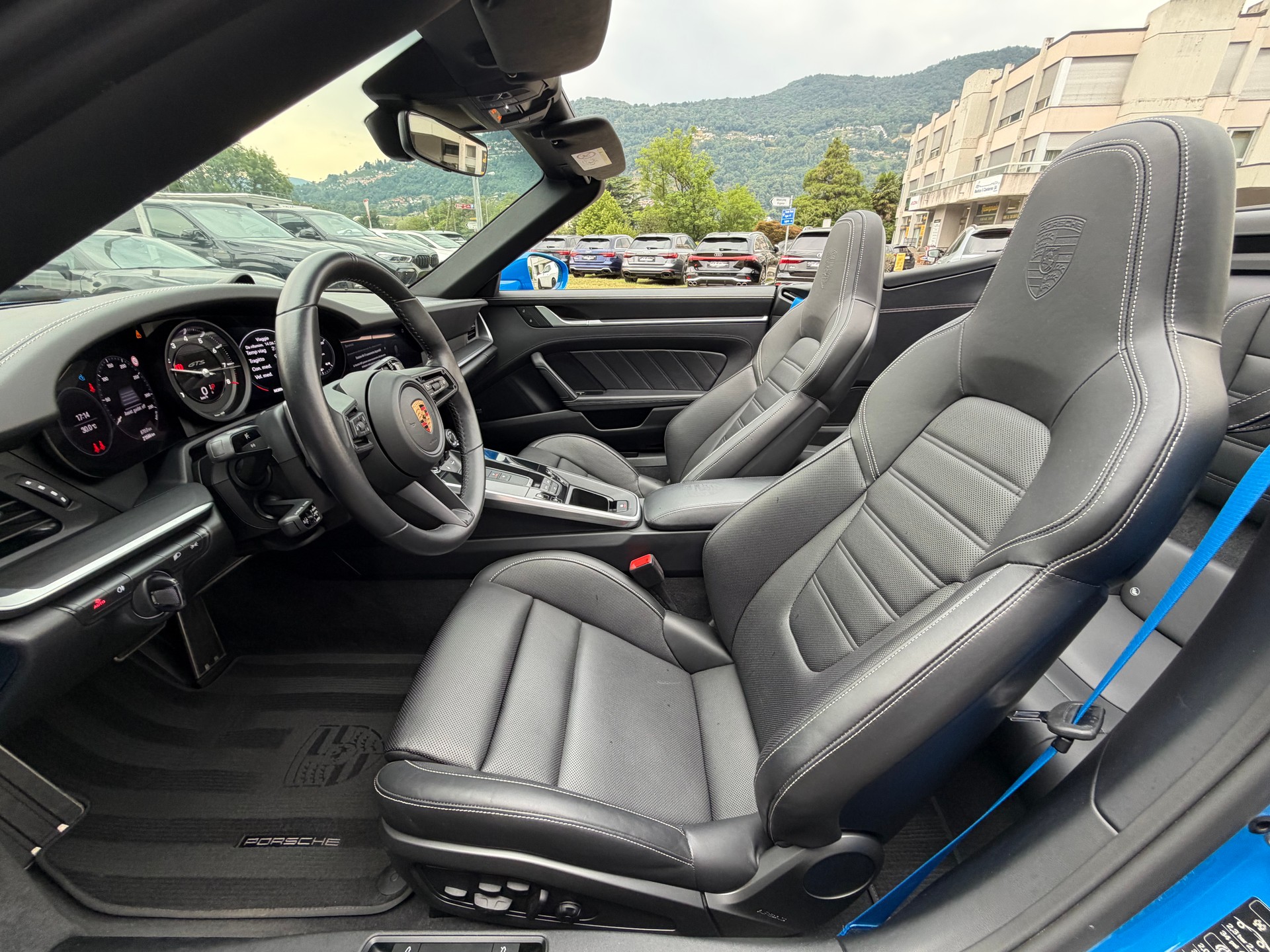 PORSCHE 911 Carrera 4 GTS Cabriolet PDK-image-9