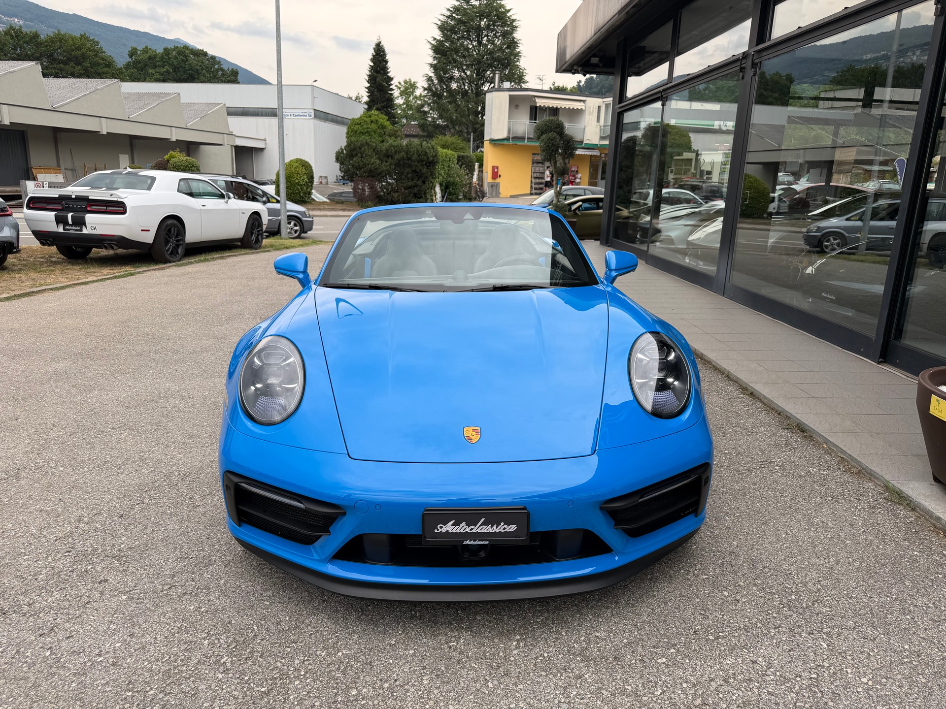 PORSCHE 911 Carrera 4 GTS Cabriolet PDK-showroom-element-1