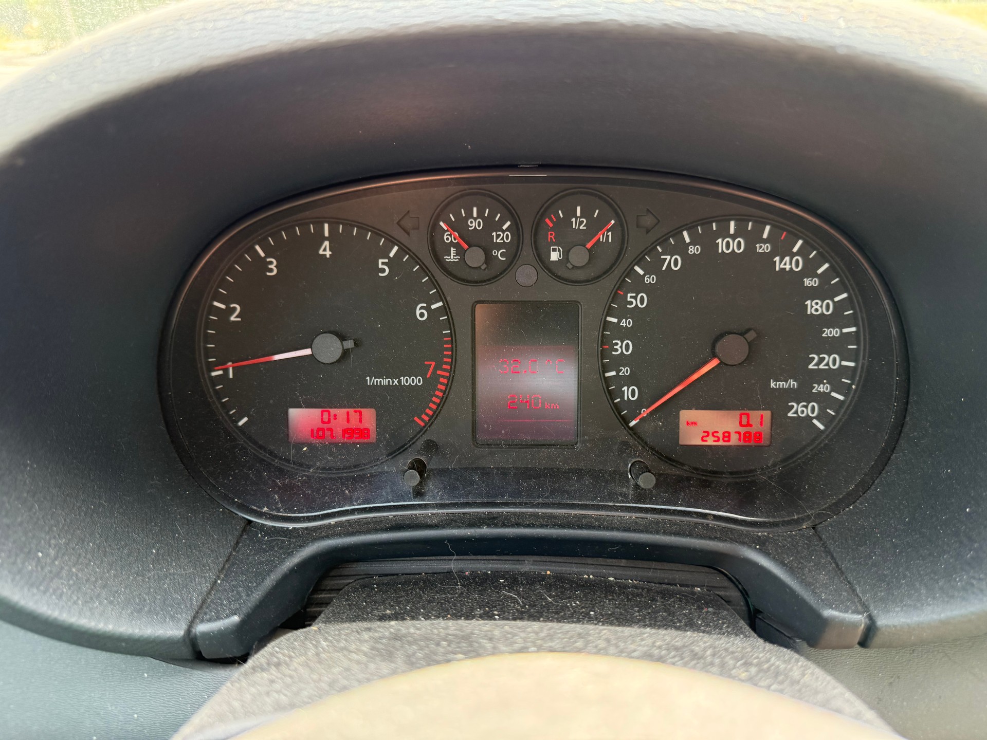 AUDI A3 1.8 T quattro Ambition-image-4