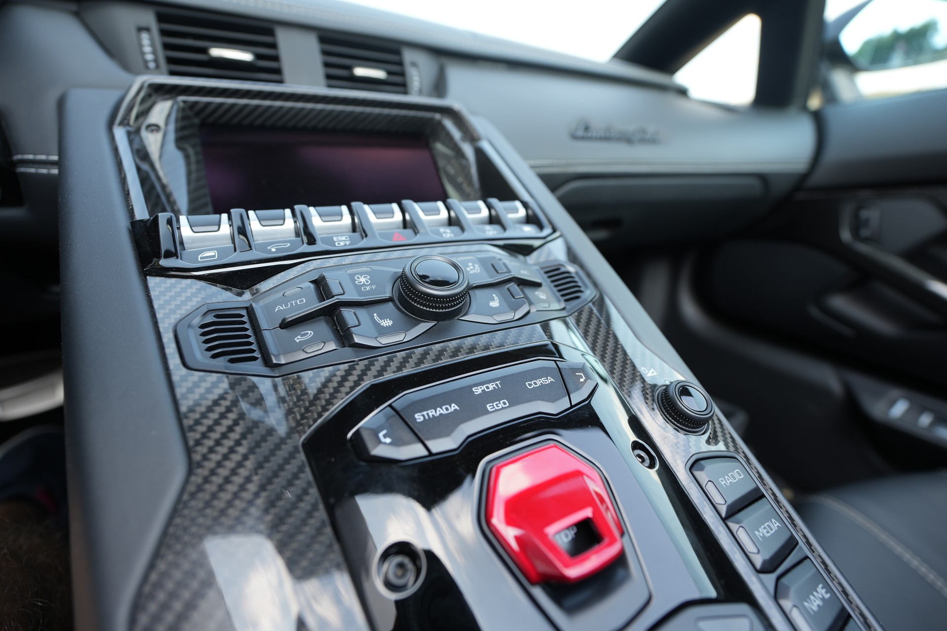 LAMBORGHINI Aventador S LP740-4 Roadster E-Gear-image-25
