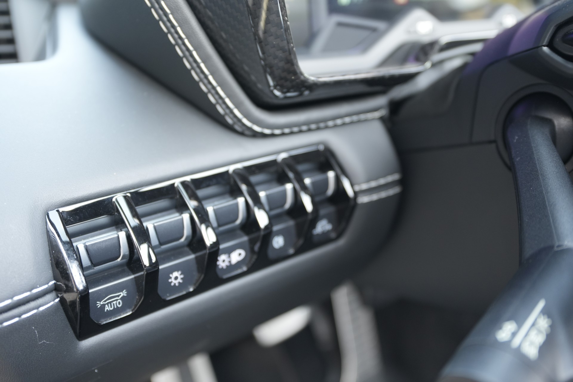LAMBORGHINI Aventador S LP740-4 Roadster E-Gear-image-18