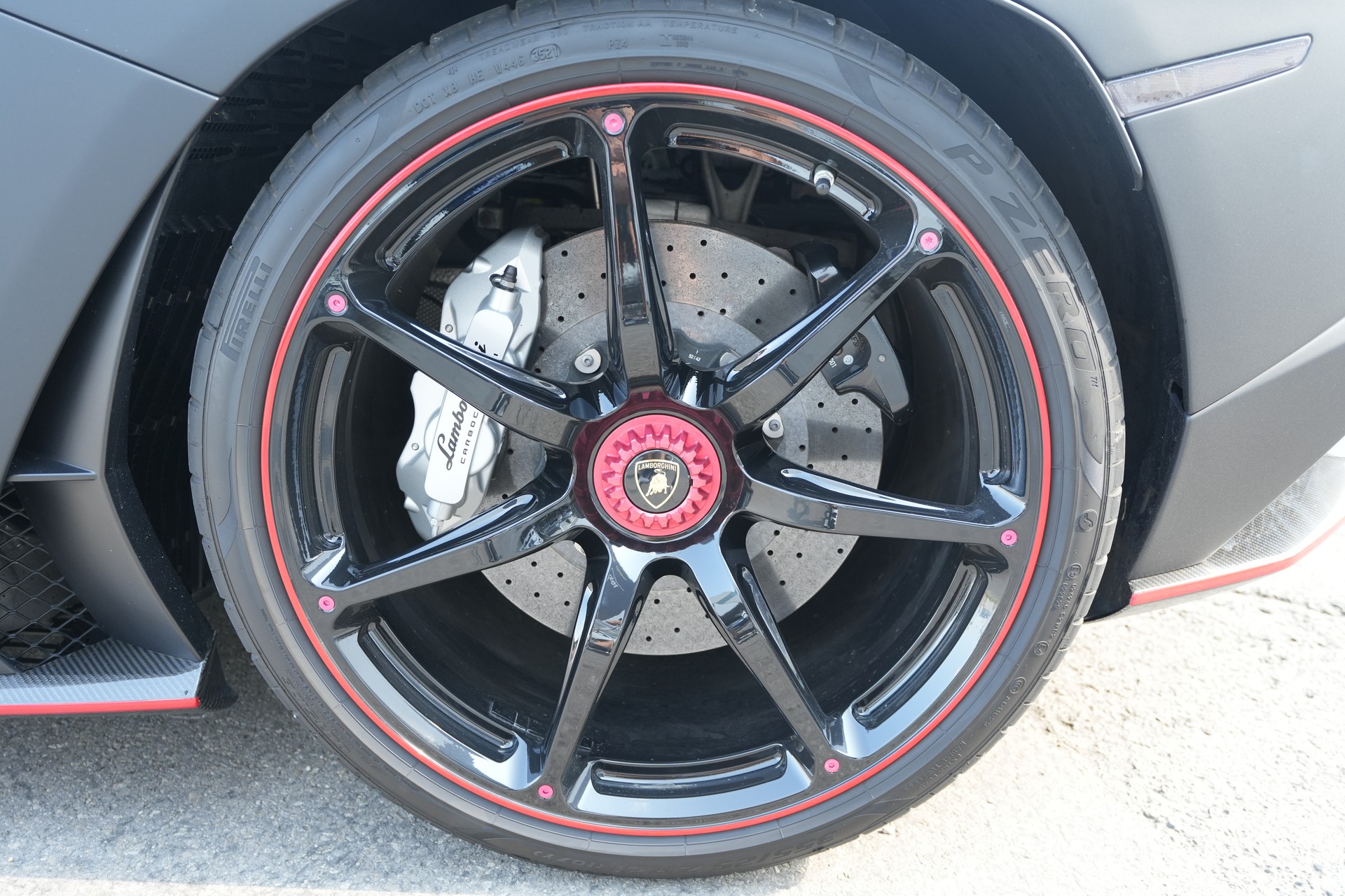 LAMBORGHINI Aventador S LP740-4 Roadster E-Gear-image-16