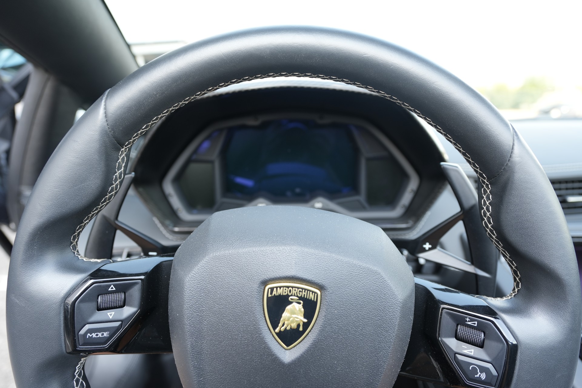 LAMBORGHINI Aventador S LP740-4 Roadster E-Gear-image-24