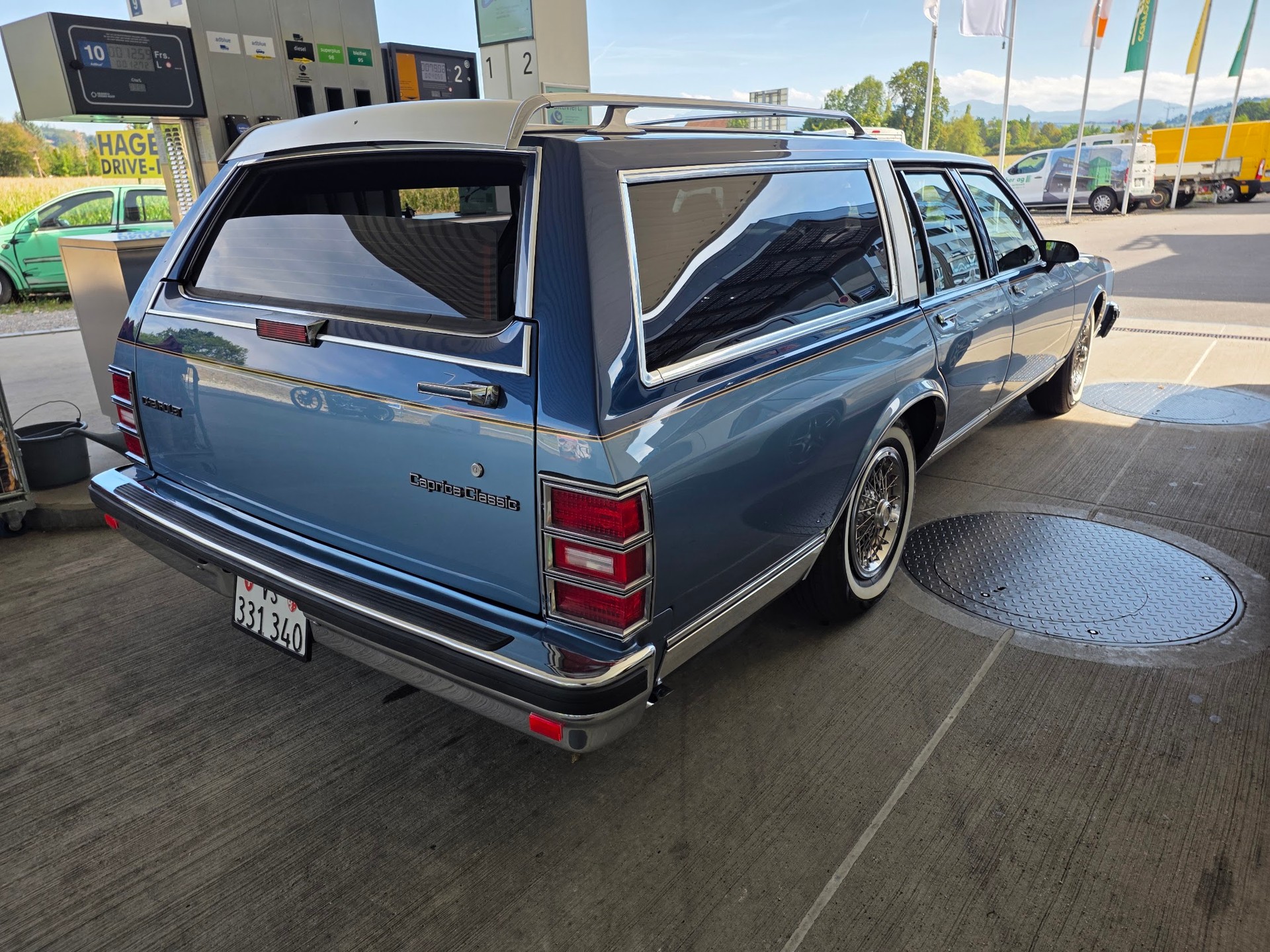 CHEVROLET CAPRICE Classic Wagon-image-2