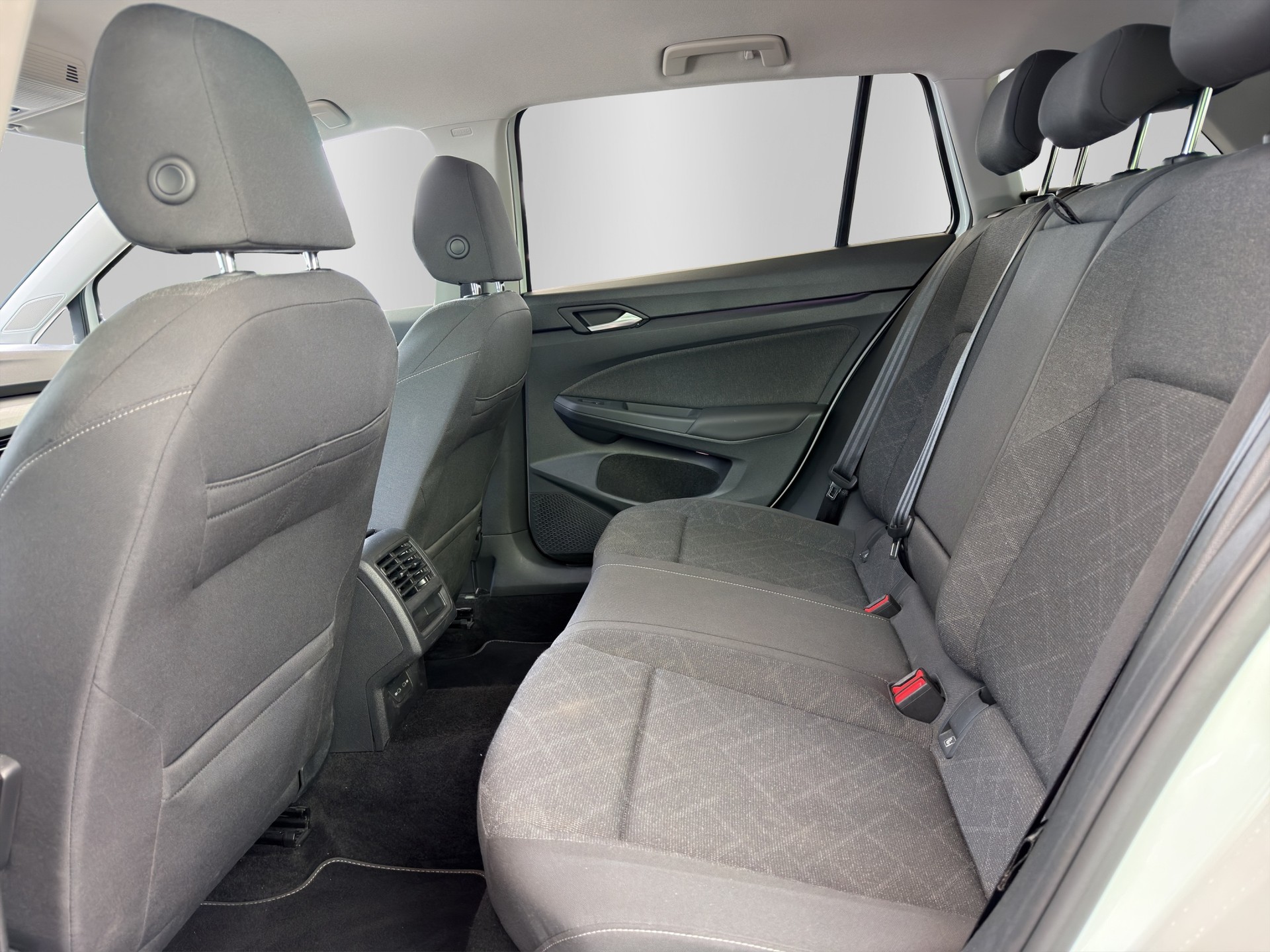 VW Golf Variant 2.0 TDI Life DSG-image-13