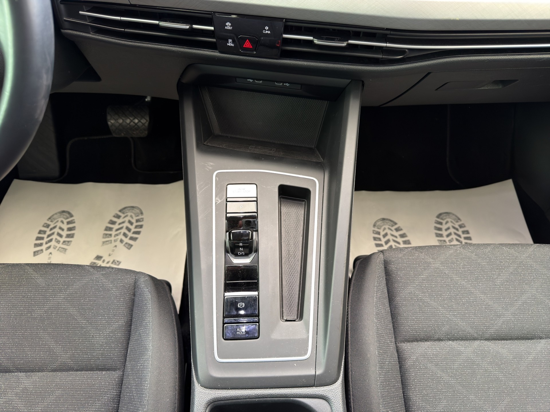 VW Golf Variant 2.0 TDI Life DSG-image-11