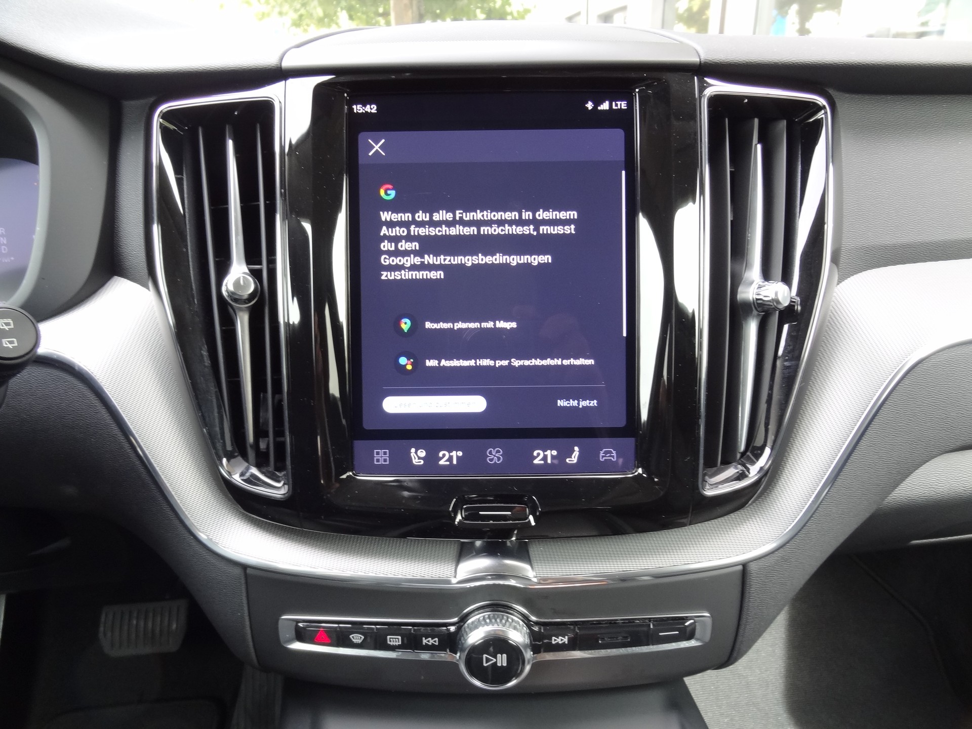 VOLVO XC60 B5 Benzin Mild Hybrid AWD Plus Dark Geartronic-image-14