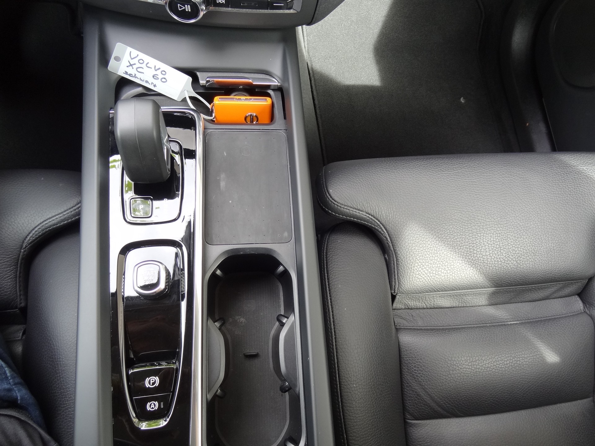 VOLVO XC60 B5 Benzin Mild Hybrid AWD Plus Dark Geartronic-image-20