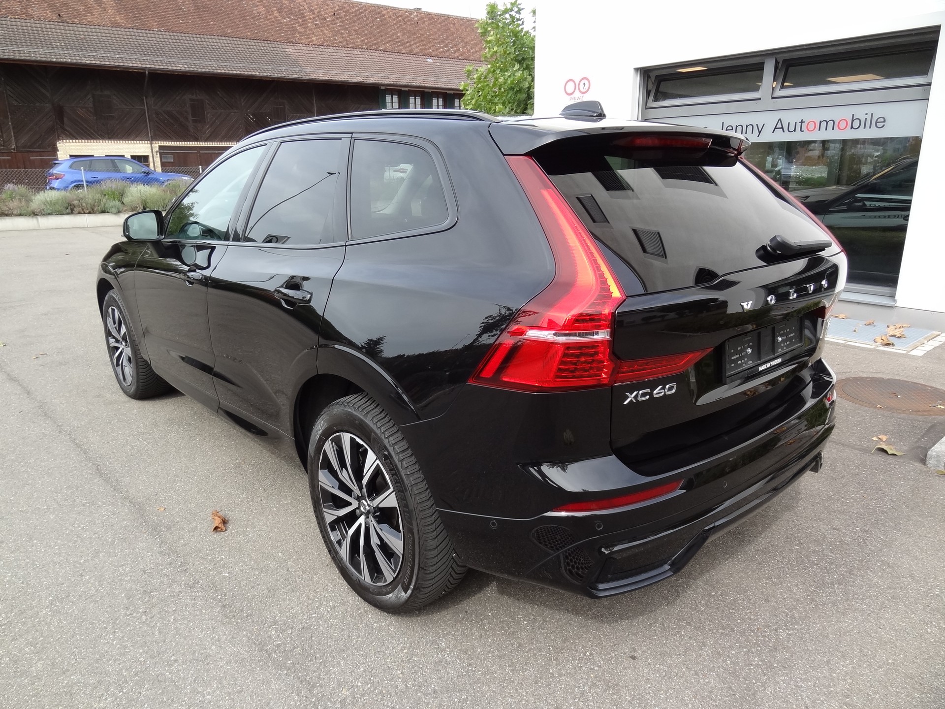 VOLVO XC60 B5 Benzin Mild Hybrid AWD Plus Dark Geartronic-showroom-element-3