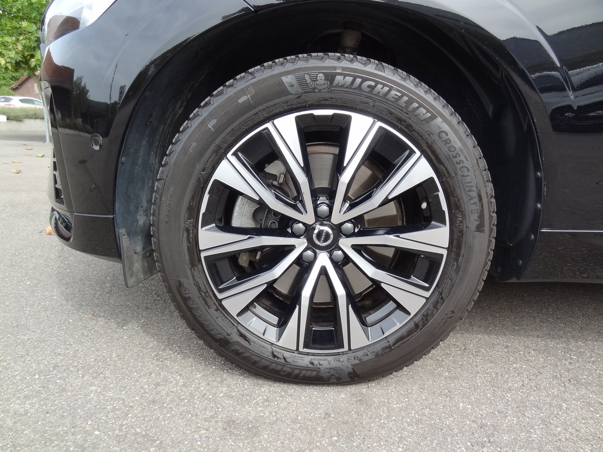 VOLVO XC60 B5 Benzin Mild Hybrid AWD Plus Dark Geartronic-showroom-element-2