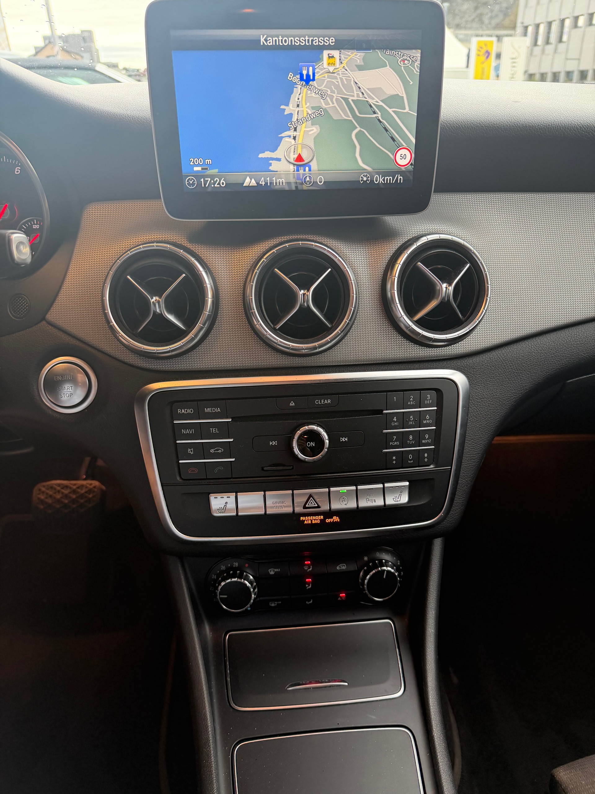 MERCEDES-BENZ CLA Shooting Brake 200 7G-DCT-image-9