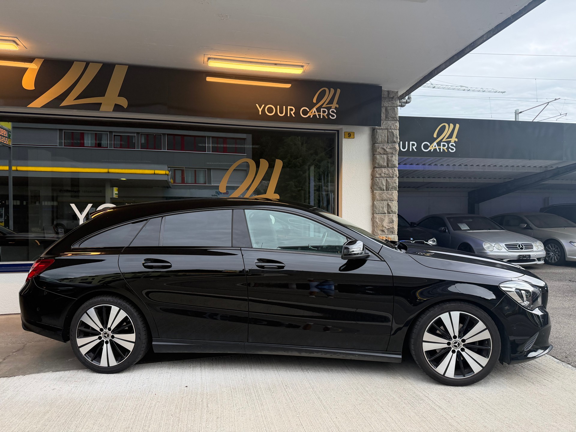 MERCEDES-BENZ CLA Shooting Brake 200 7G-DCT-showroom-element-3