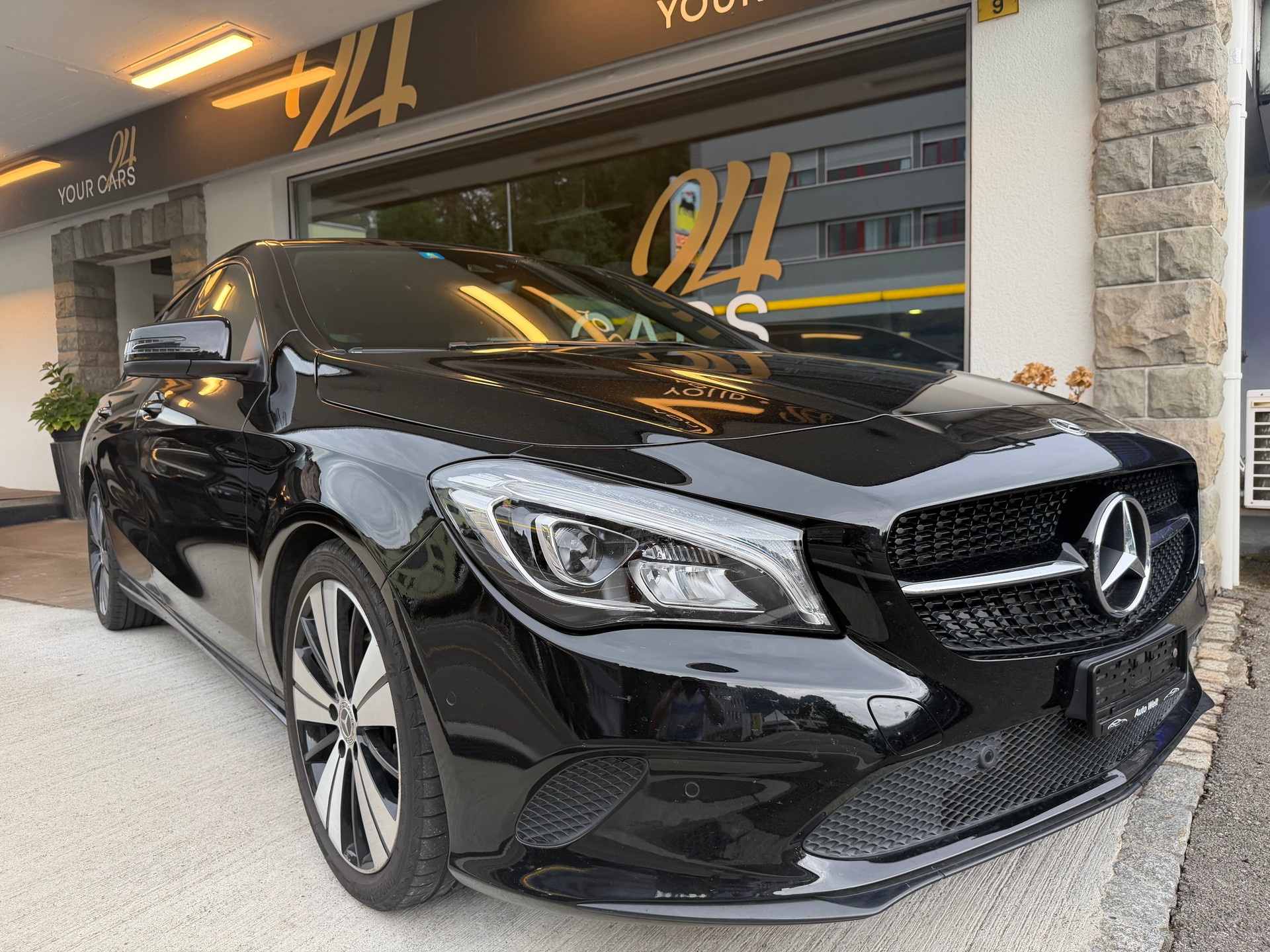 MERCEDES-BENZ CLA Shooting Brake 200 7G-DCT-showroom-element-2