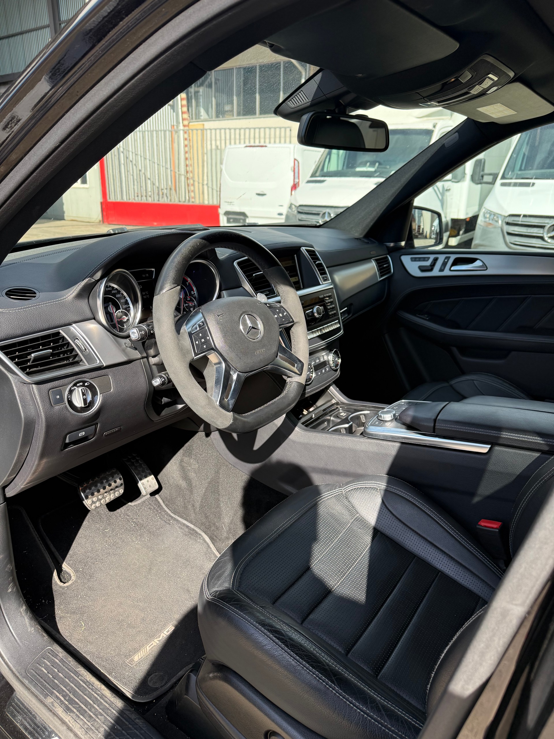 MERCEDES-BENZ ML 63 AMG 4Matic Speedshift-image-6
