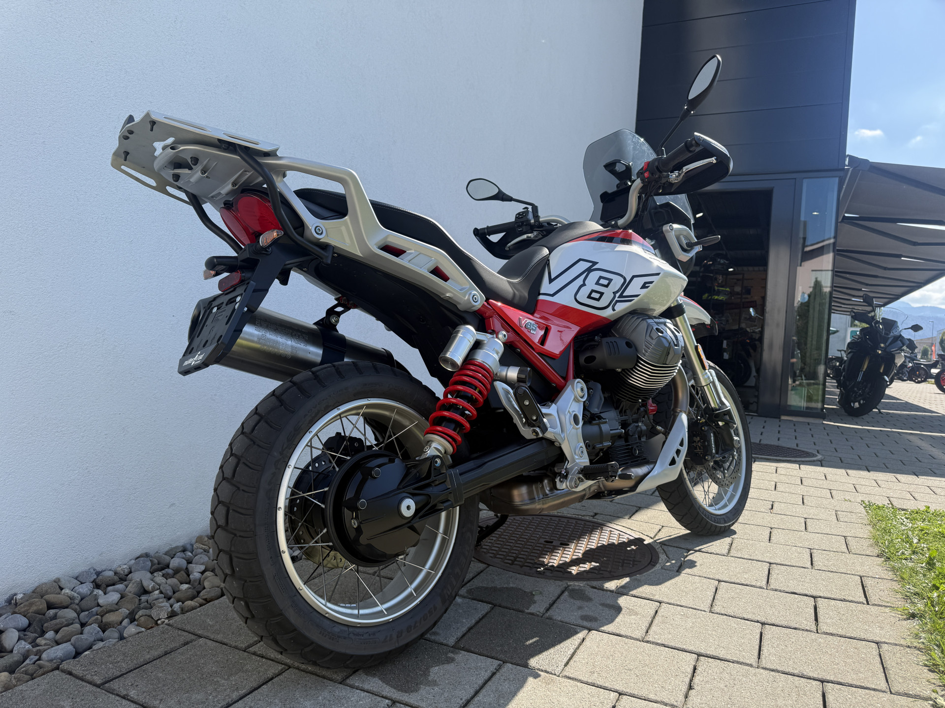 MOTO GUZZI V85 TT-image-2