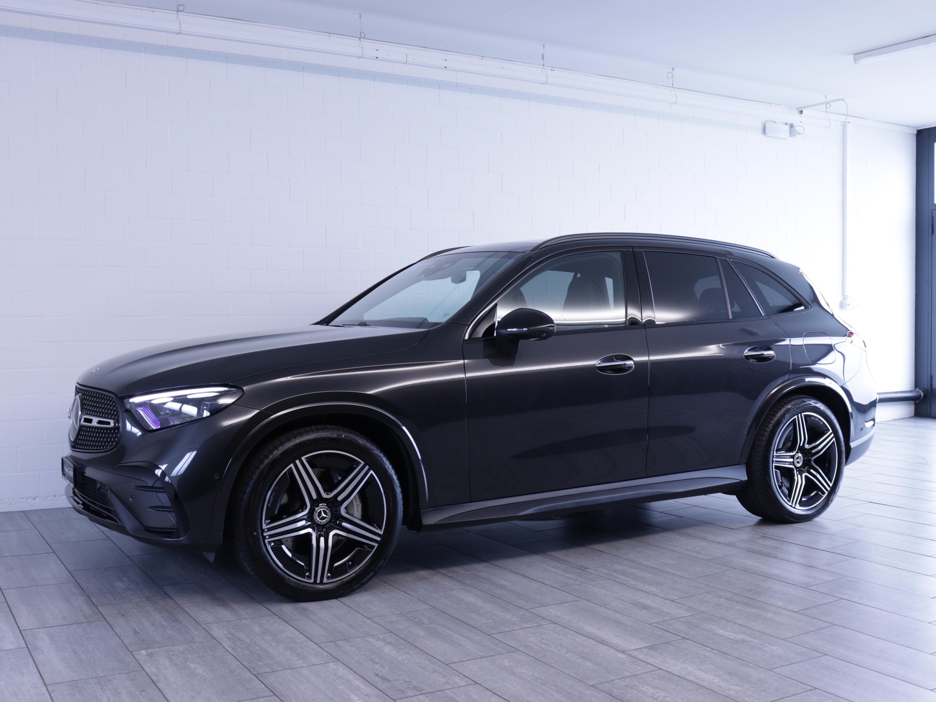 MERCEDES-BENZ GLC 400 e EQ Star AMG Line 4matic-showroom-element-1
