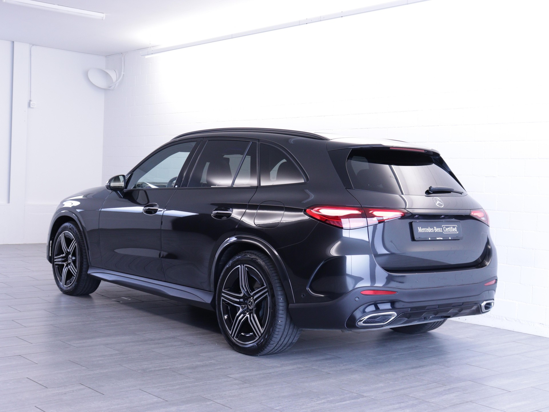 MERCEDES-BENZ GLC 400 e EQ Star AMG Line 4matic-showroom-element-3