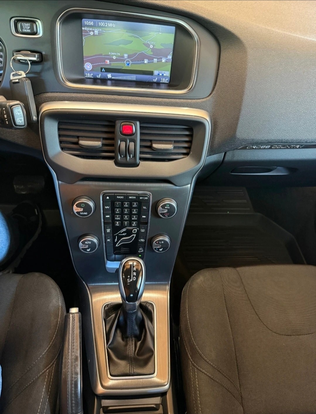 VOLVO V40 Cross Country T4 2.0 AWD Family Ed. Geartr.-image-11