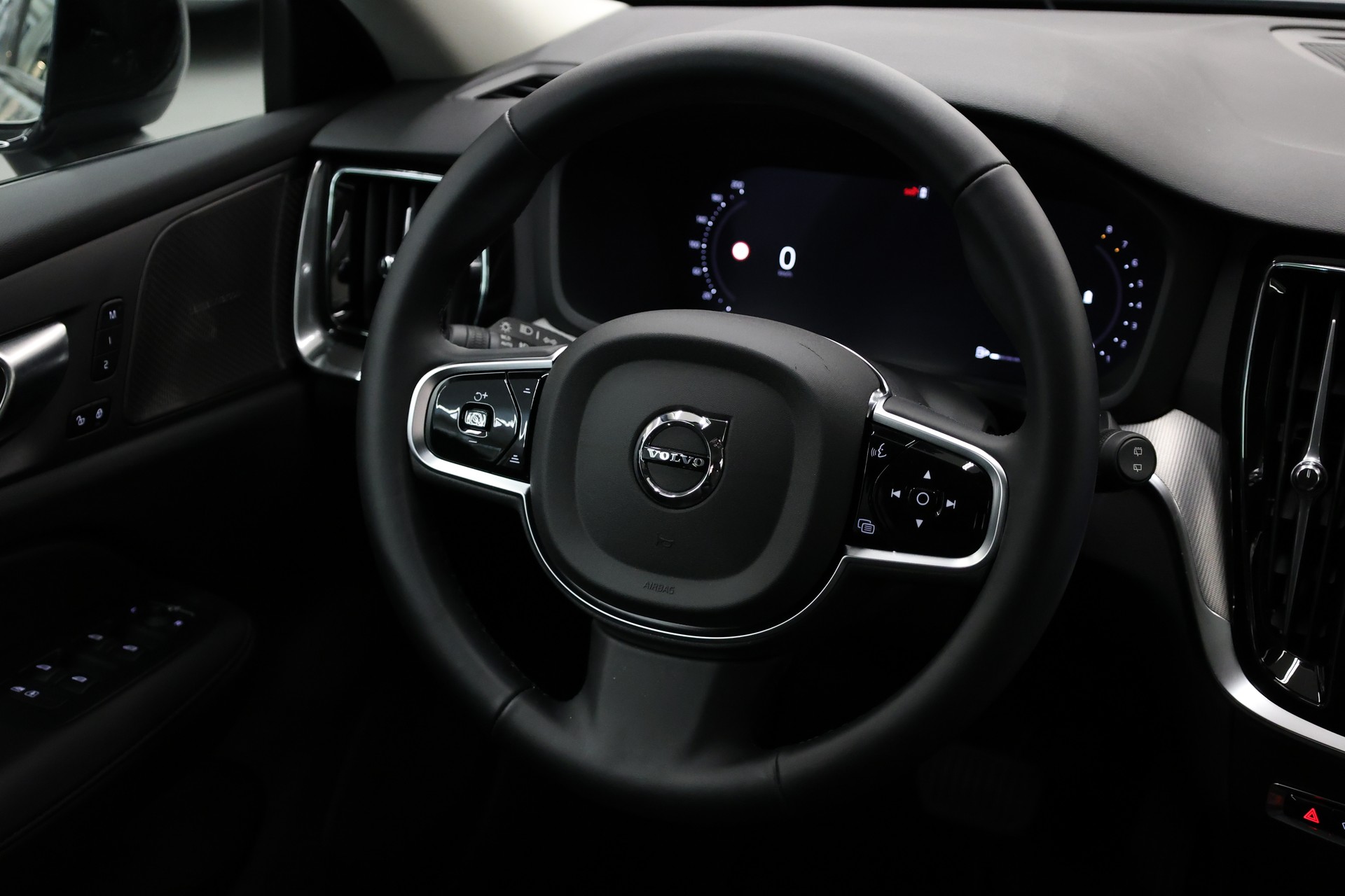 VOLVO V60 2.0 B4 Plus Dark-image-21