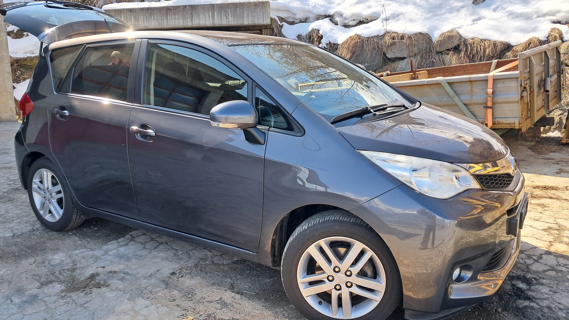 SUBARU TREZIA