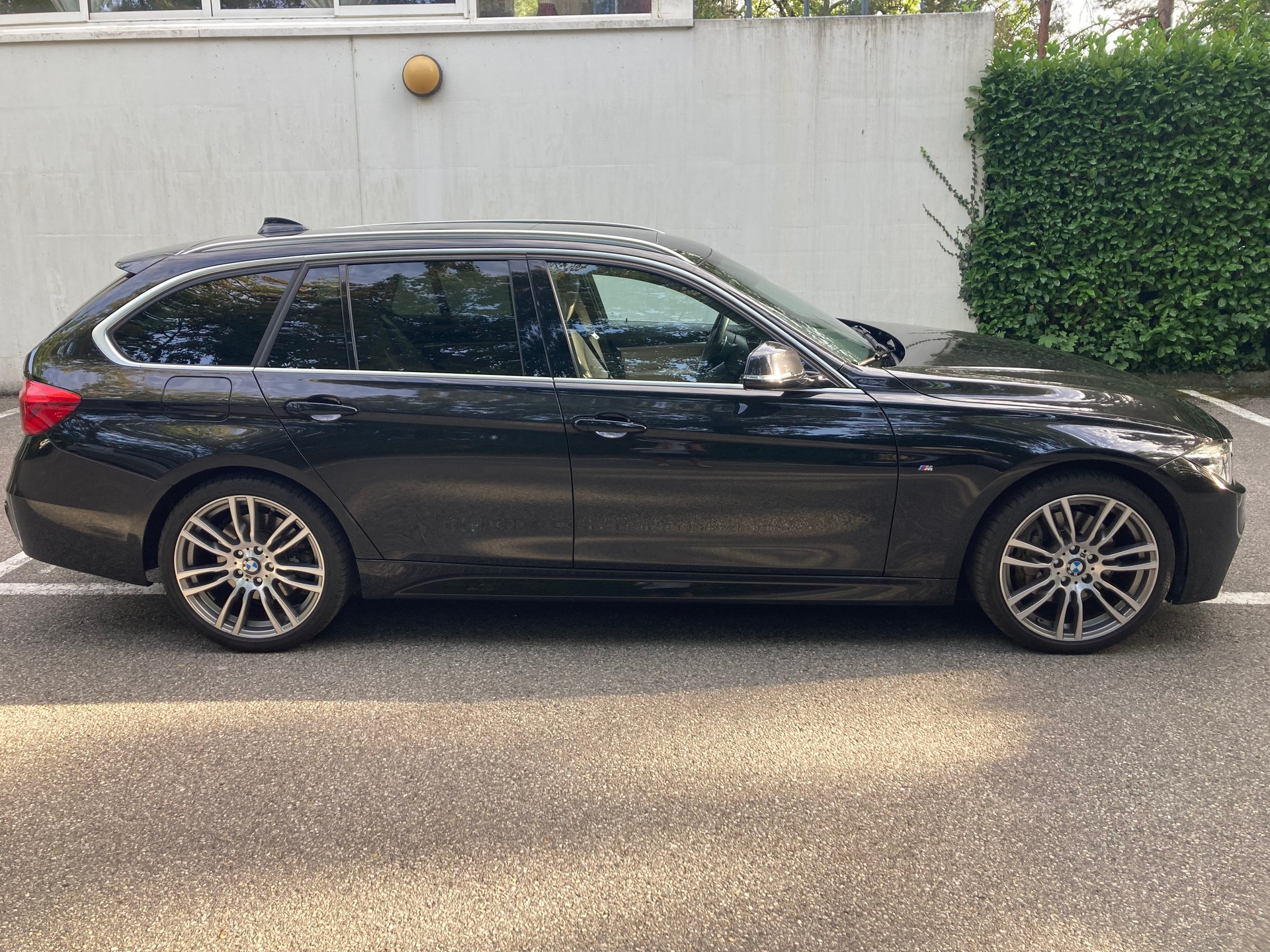 BMW 340i xDrive-image-3