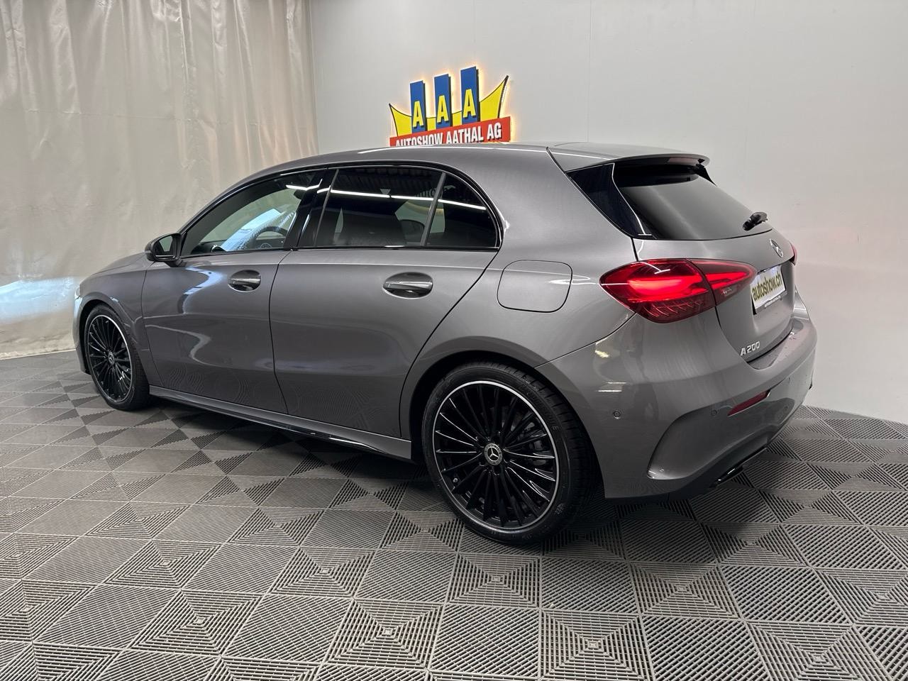 MERCEDES-BENZ A 200 DCT AMG Special Edition-showroom-element-1