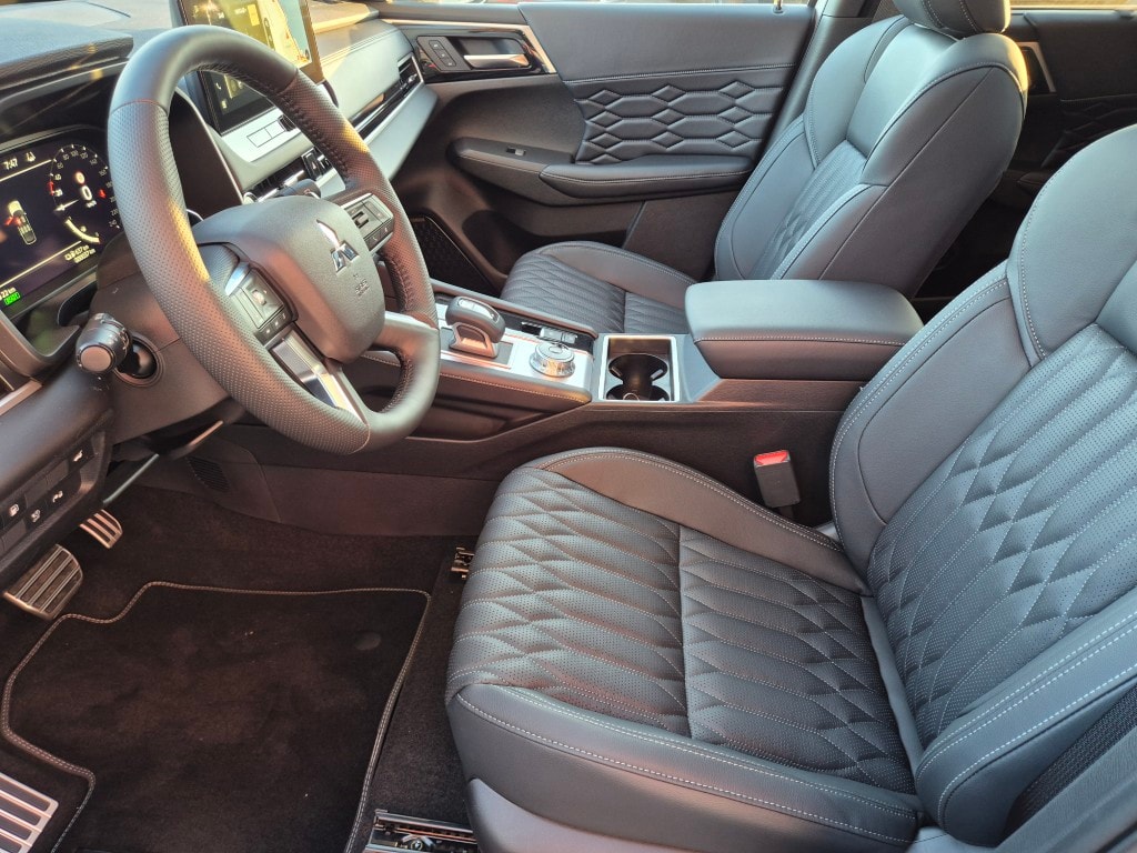 MITSUBISHI Outlander 2.4 PHEV Instyle Black Line 4WD Automatic-image-14