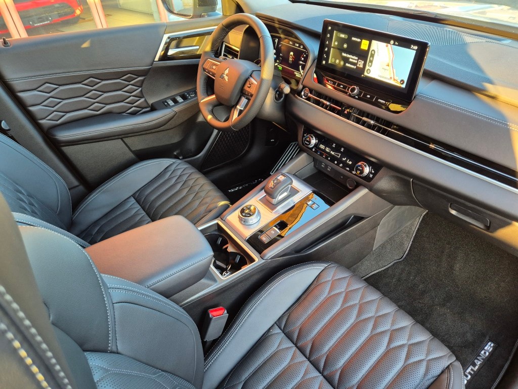 MITSUBISHI Outlander 2.4 PHEV Instyle Black Line 4WD Automatic-image-22