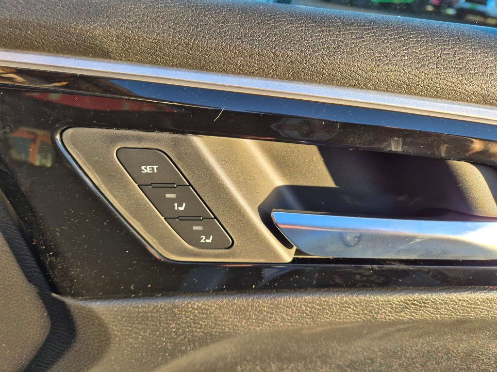 MITSUBISHI Outlander 2.4 PHEV Instyle Black Line 4WD Automatic-image-23