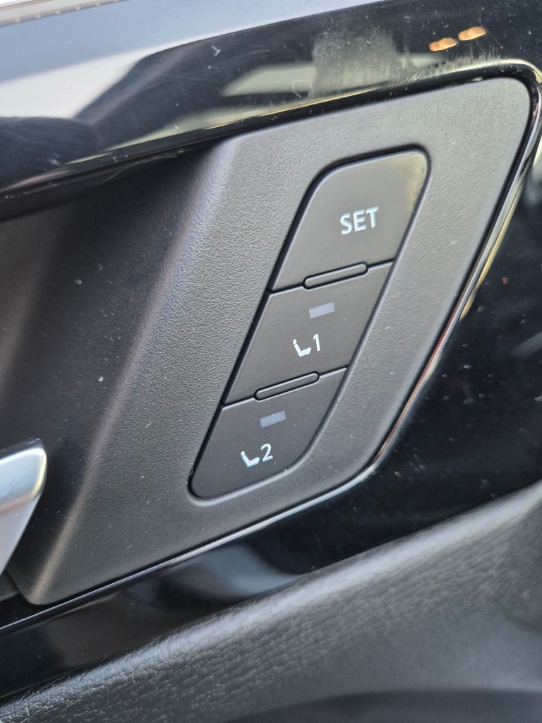 MITSUBISHI Outlander 2.4 PHEV Instyle Black Line 4WD Automatic-image-7