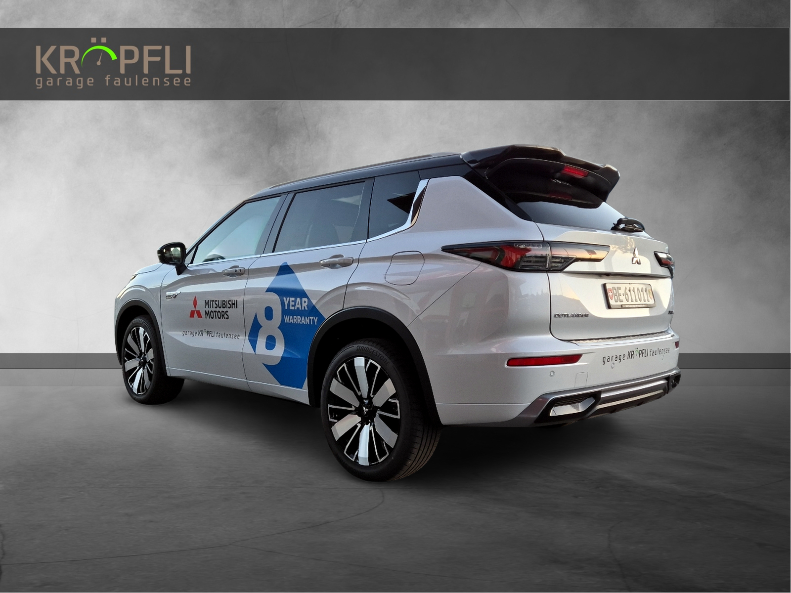 MITSUBISHI Outlander 2.4 PHEV Instyle Black Line 4WD Automatic-showroom-element-1