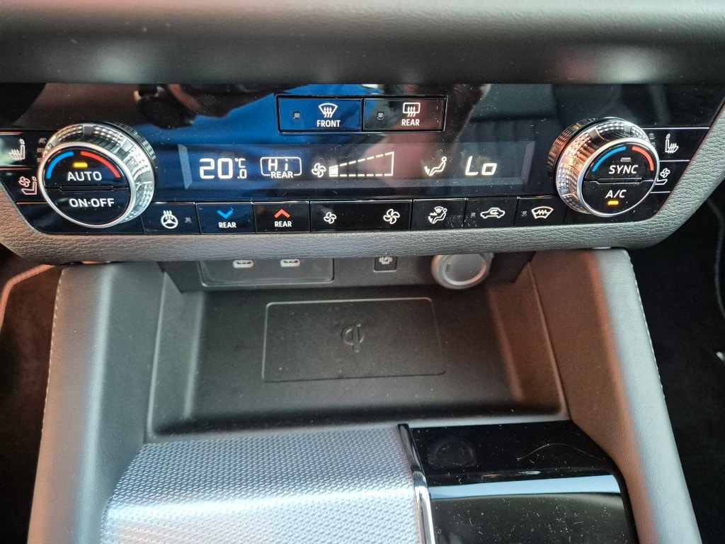 MITSUBISHI Outlander 2.4 PHEV Instyle Black Line 4WD Automatic-image-16