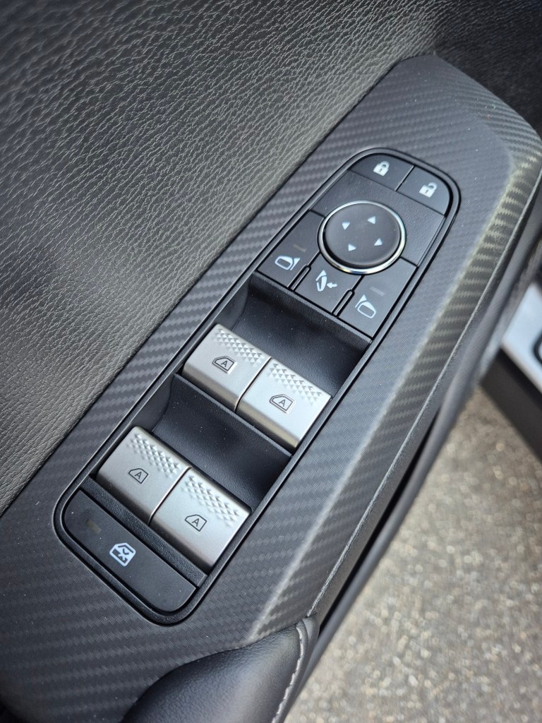 MITSUBISHI Outlander 2.4 PHEV Instyle Black Line 4WD Automatic-image-6