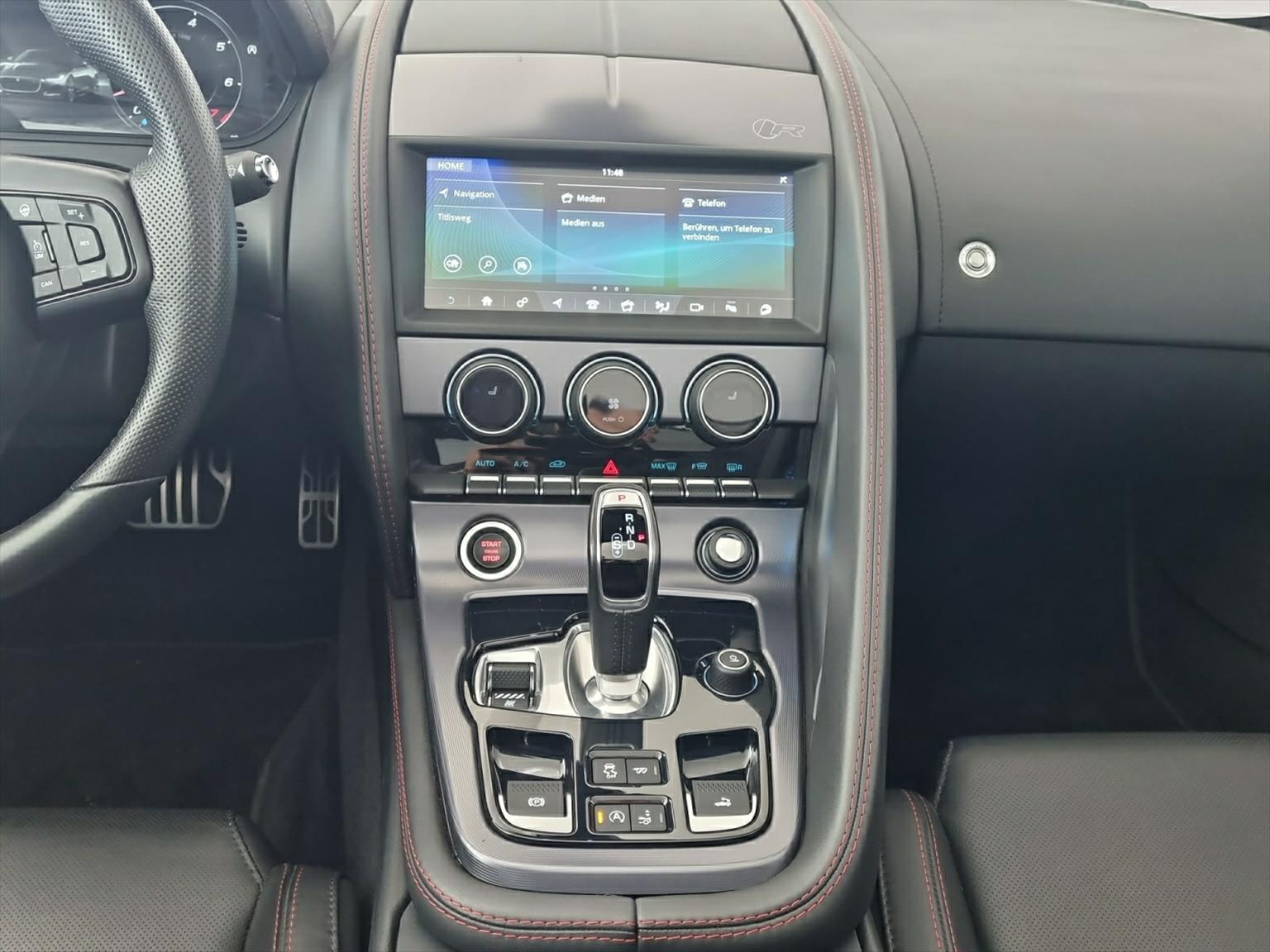 JAGUAR F-Type Convertible 5.0 V8 R75 AWD-image-6