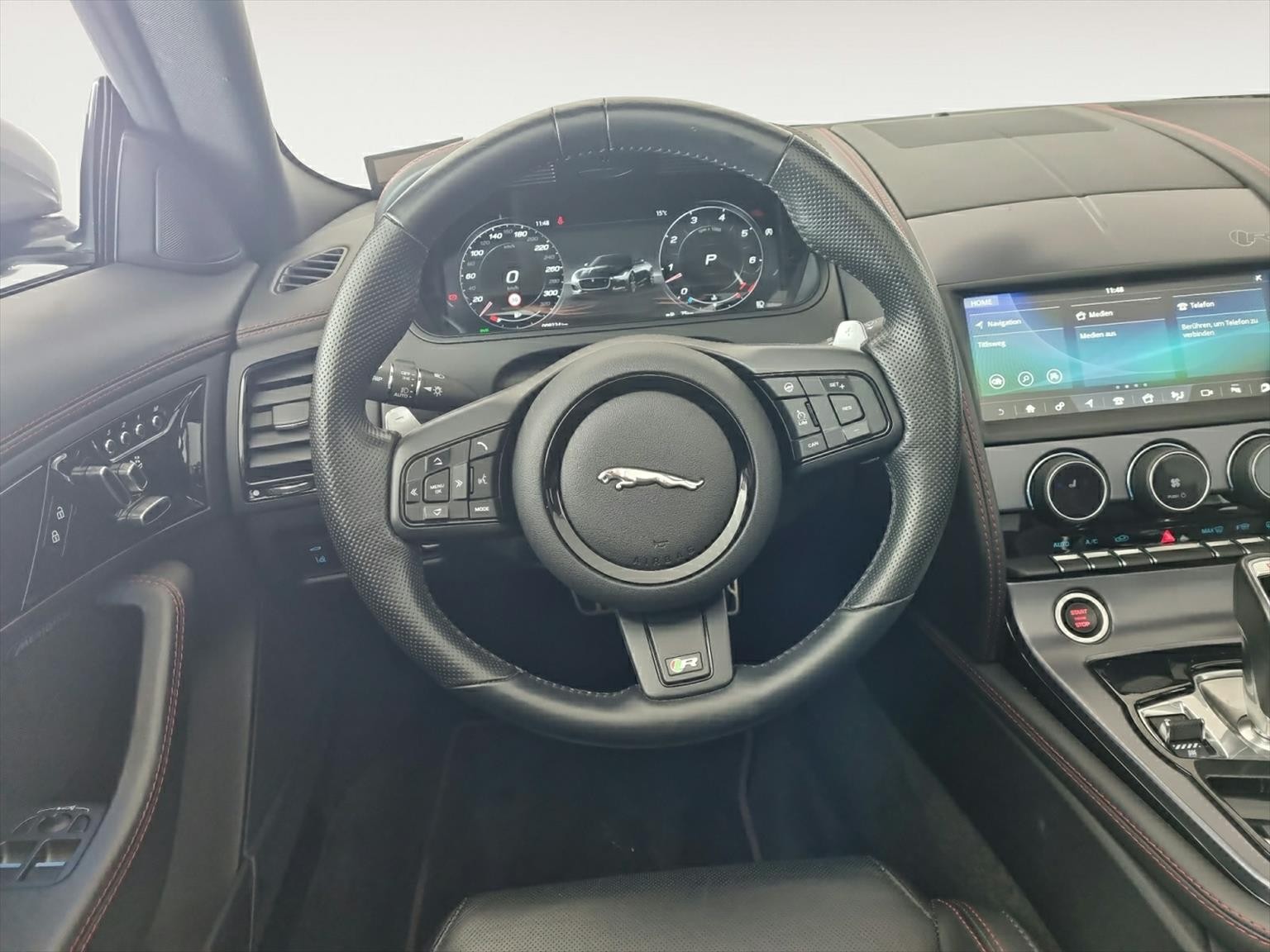 JAGUAR F-Type Convertible 5.0 V8 R75 AWD-image-5