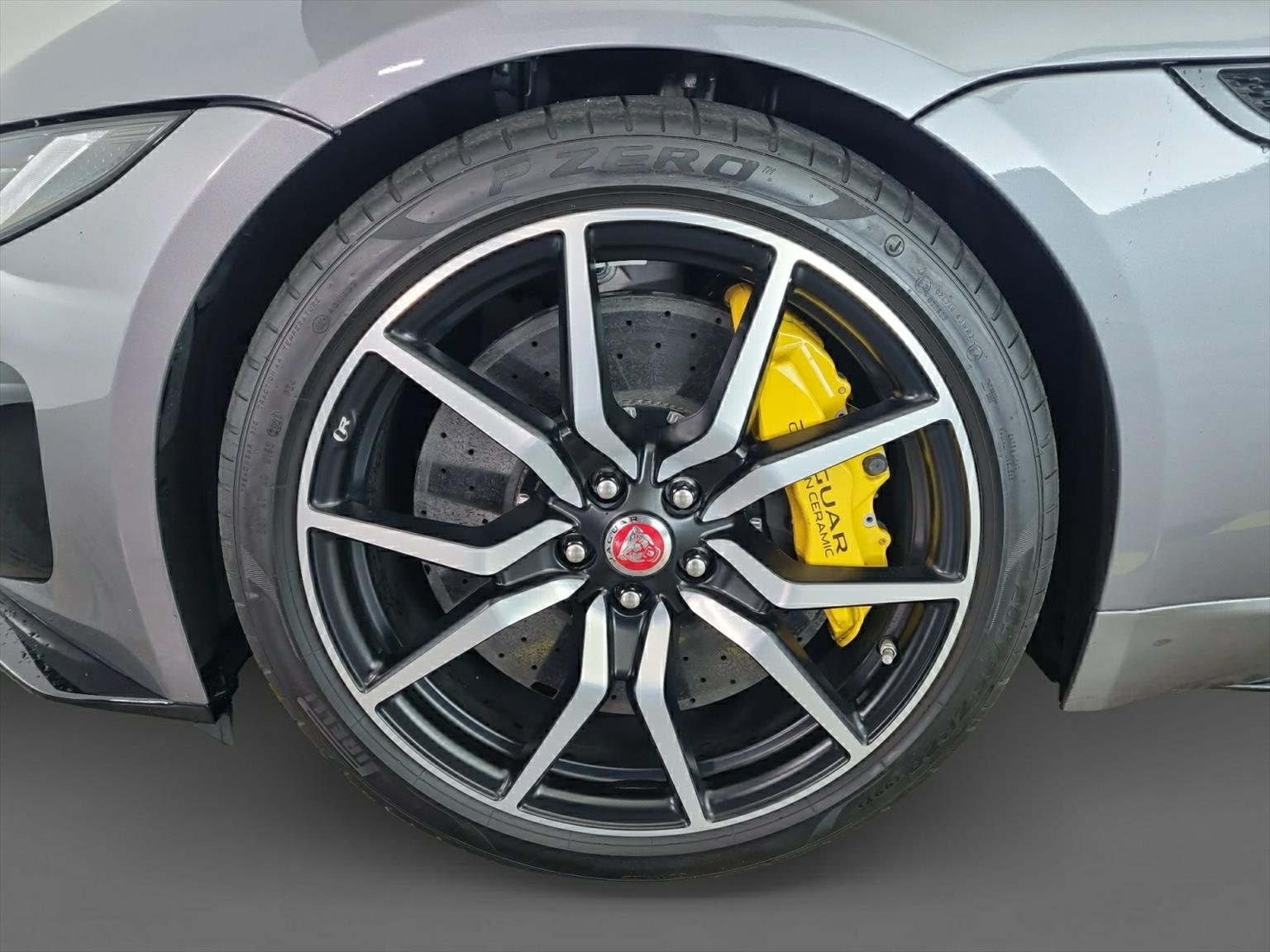 JAGUAR F-Type Convertible 5.0 V8 R75 AWD-image-13