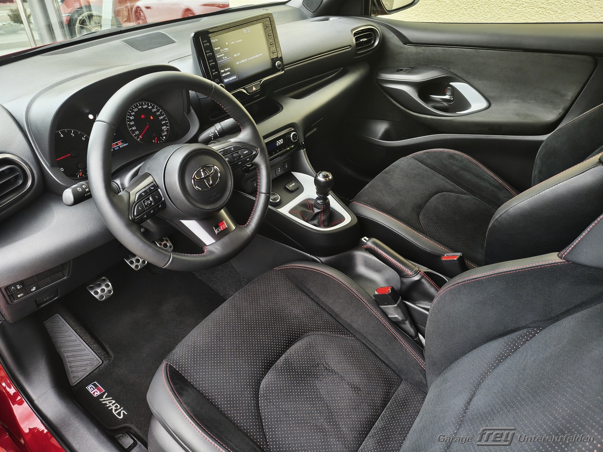 TOYOTA Yaris 1.6 GR Sport-image-8