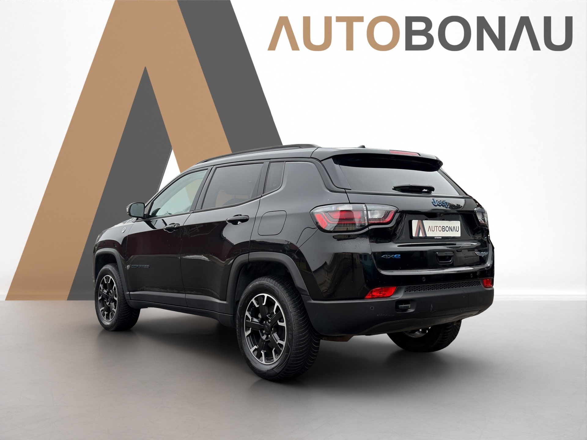 JEEP Compass 1.3T PHEV Trailhawk 4xe-showroom-element-2