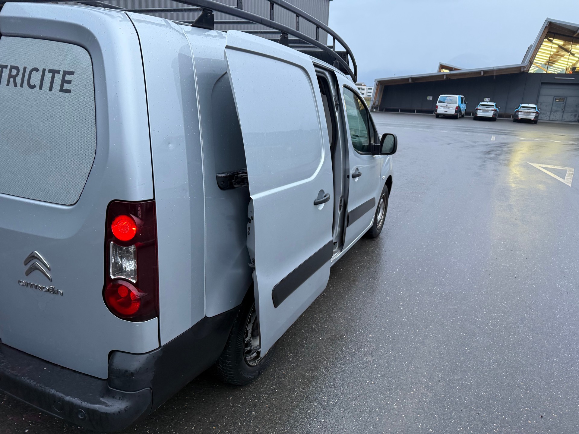 CITROEN Berlingo 1.6 BlueHDi 100 Business 3. PLACES —-image-13