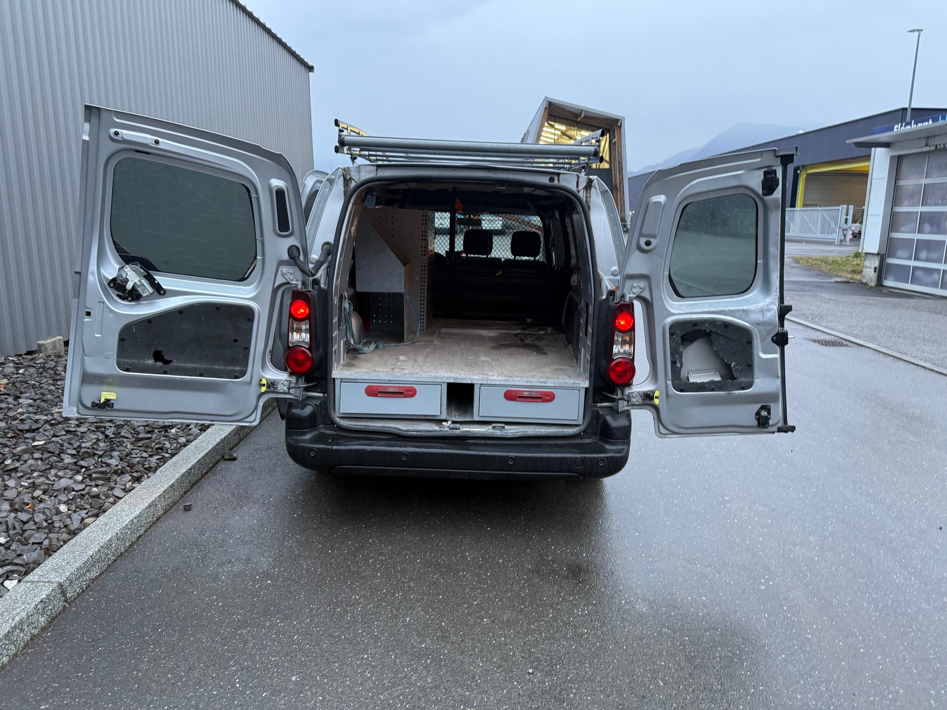 CITROEN Berlingo 1.6 BlueHDi 100 Business 3. PLACES —-image-11