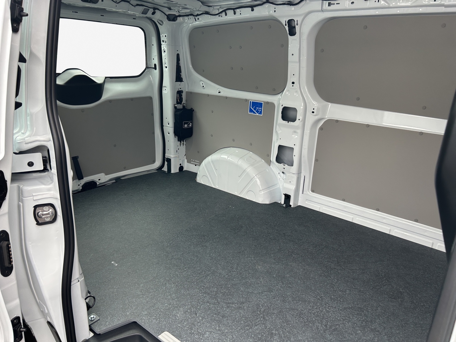VW Transporter 2.0 TDI-image-11